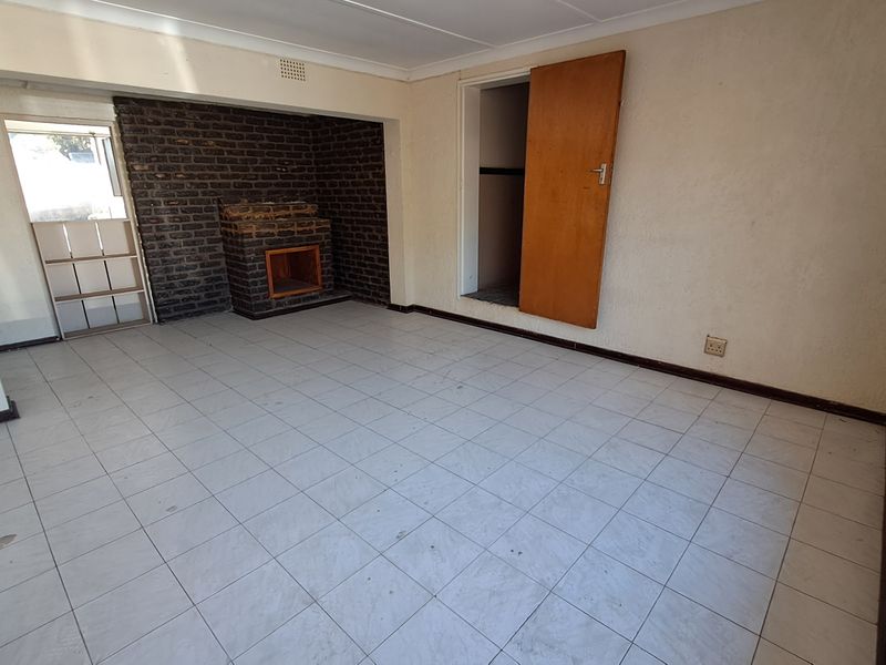 Spacious Family Home with Exceptional Rental Potential - Photo 4