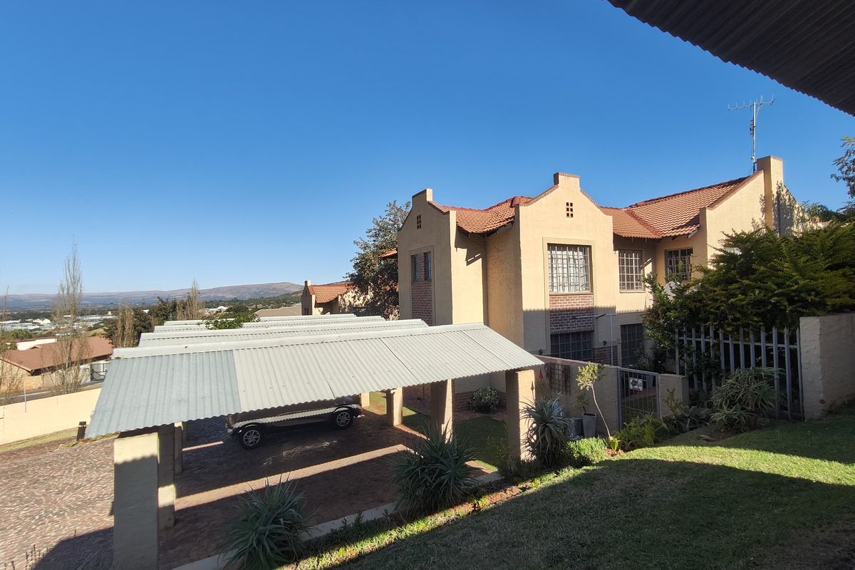 Spacious Ground-Floor Apartment with Great Potential! - Photo 2