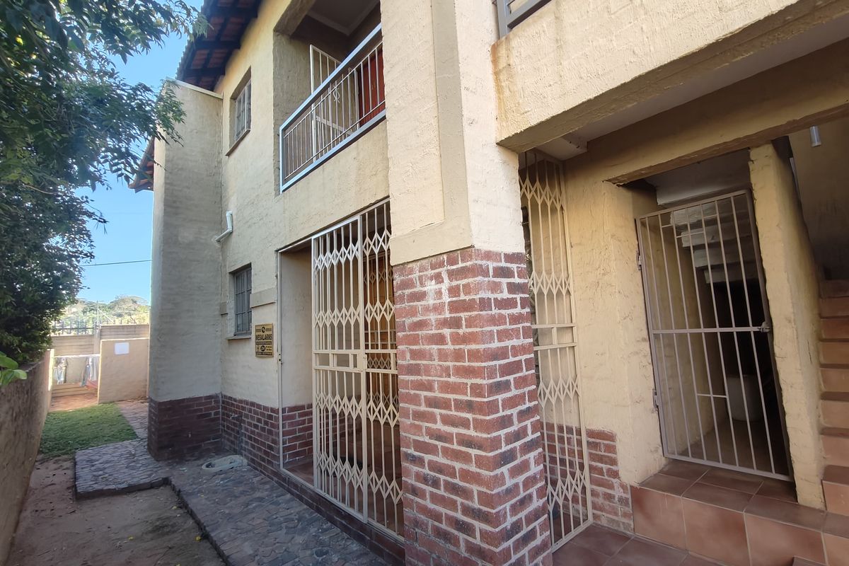 Spacious Ground-Floor Apartment with Great Potential! - Photo 3