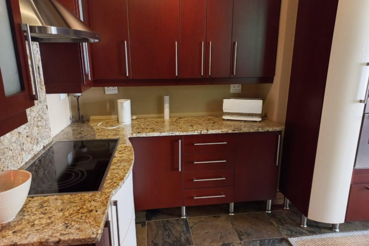 Charming Home in South Kensington with Spacious Grounds - Photo 5