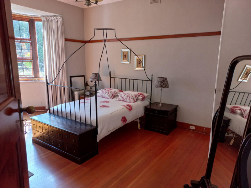 Charming Home in South Kensington with Spacious Grounds - Photo 3