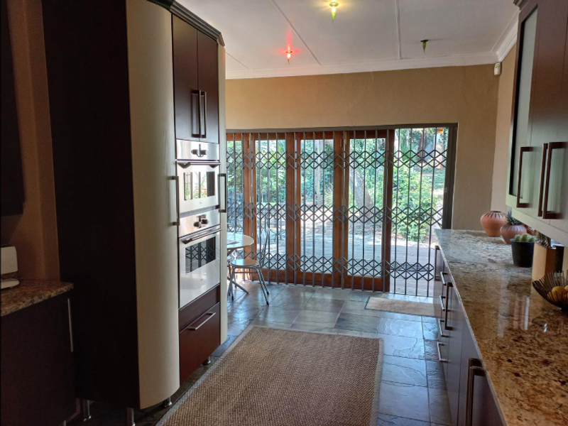 Charming Home in South Kensington with Spacious Grounds - Photo 10