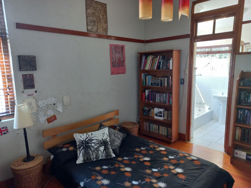 Charming Home in South Kensington with Spacious Grounds - Photo 8