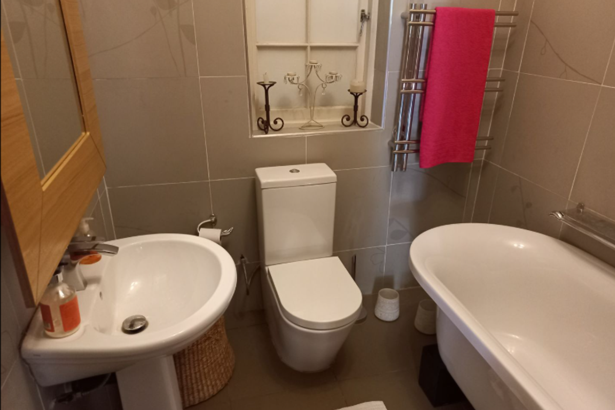 Charming Home in South Kensington with Spacious Grounds - Photo 4