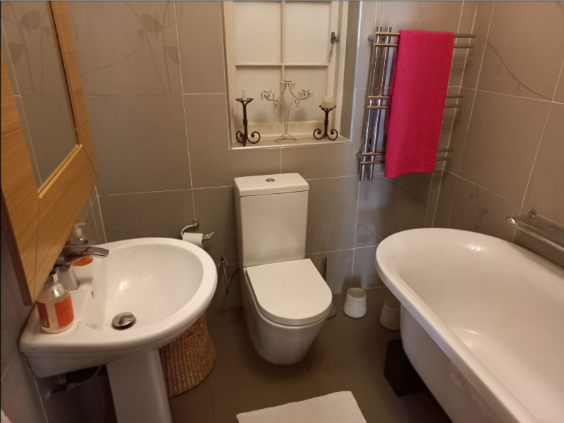 Charming Home in South Kensington with Spacious Grounds - Photo 4