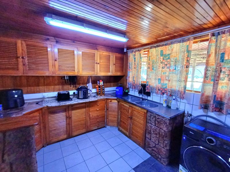 Charming 3-Bedroom Family Home for Sale in Fairbridge Heights - Photo 10