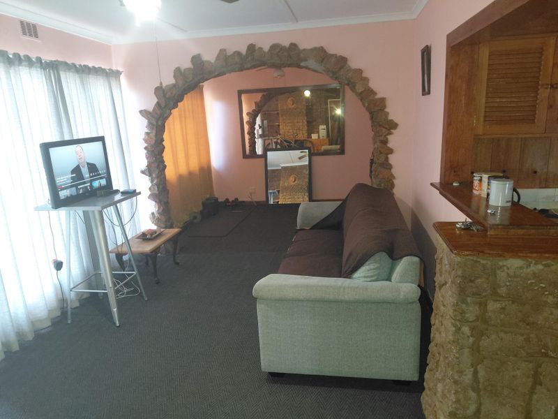 Charming 3-Bedroom Family Home for Sale in Fairbridge Heights - Photo 6