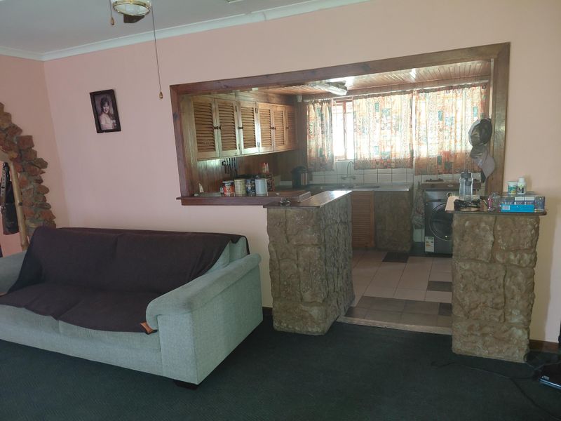 Charming 3-Bedroom Family Home for Sale in Fairbridge Heights - Photo 7