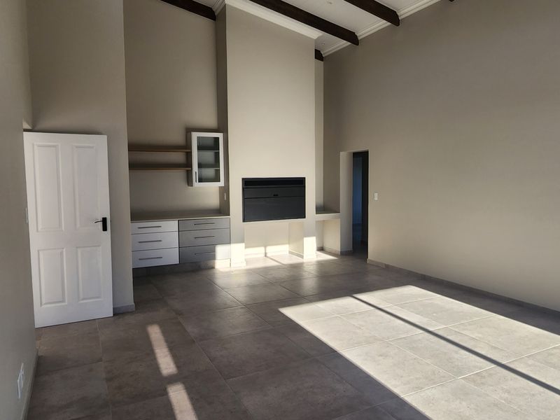 Stylish 3-Bedroom Duet – unit B, Dana Bay - Photo 3