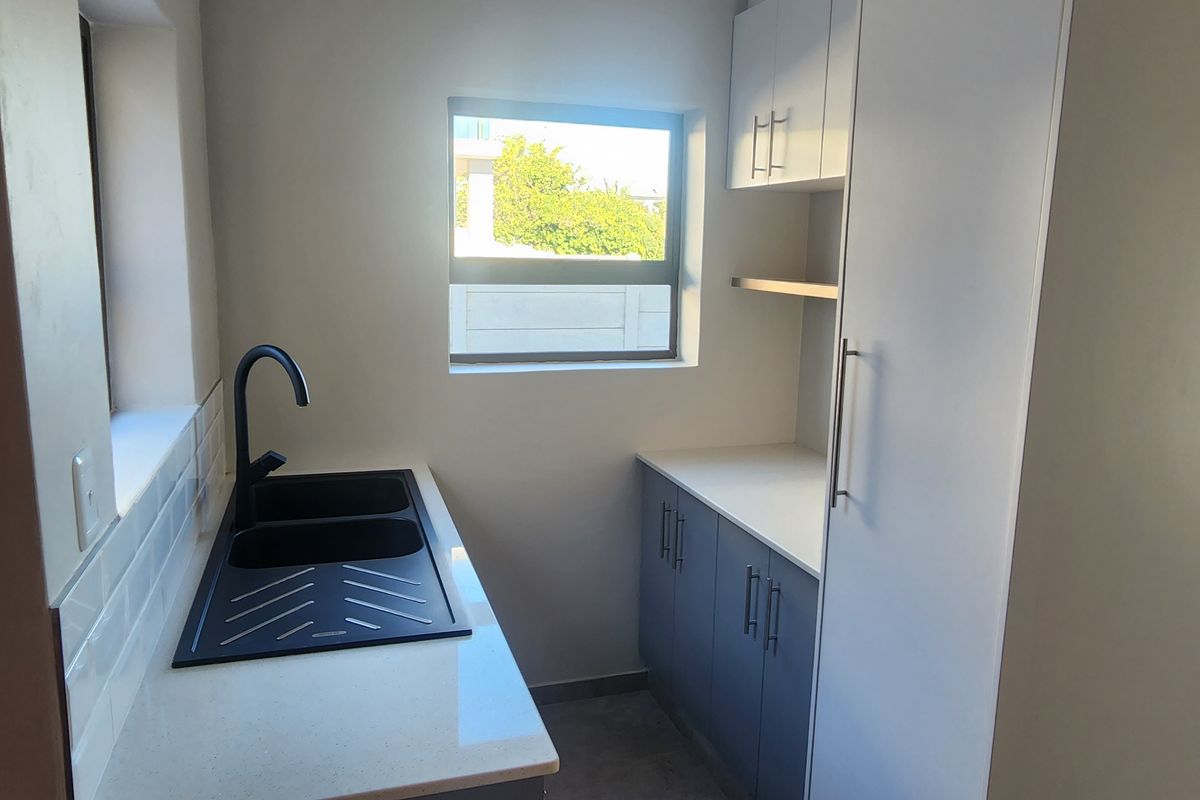 Stylish 3-Bedroom Duet – unit B, Dana Bay - Photo 4