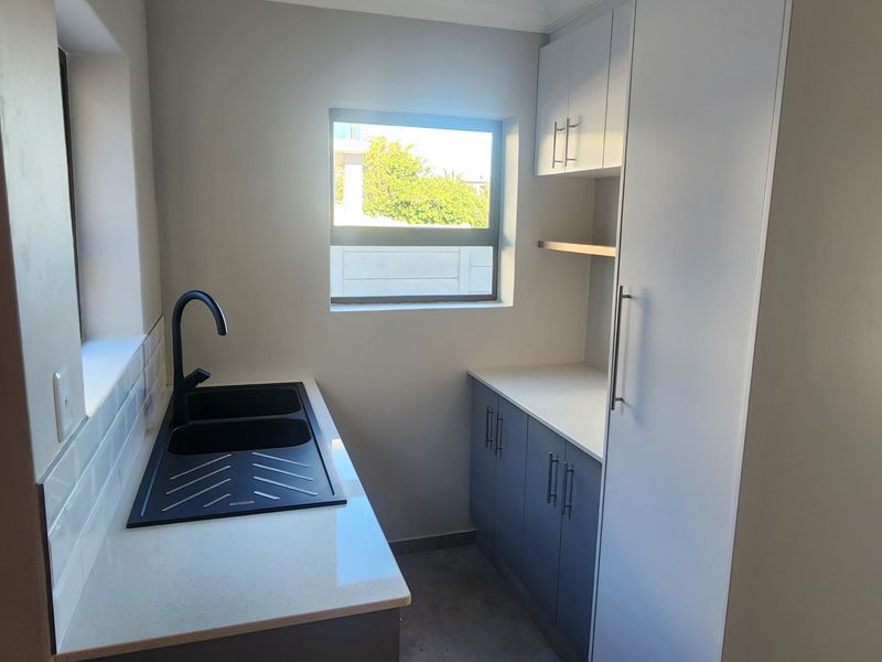 Stylish 3-Bedroom Duet – unit B, Dana Bay - Photo 4