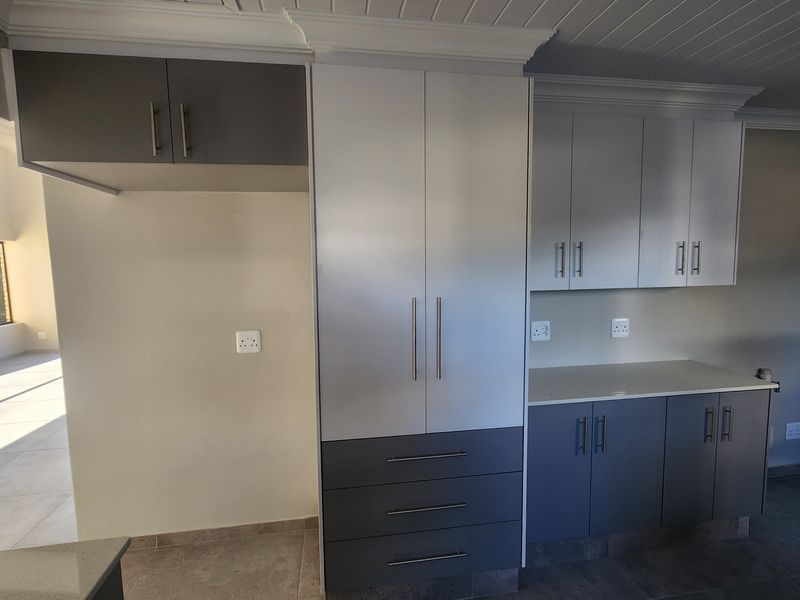 Stylish 3-Bedroom Duet – unit B, Dana Bay - Photo 10