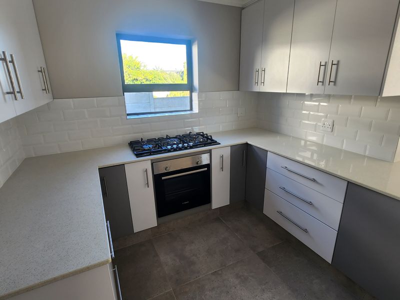 Stylish 3-Bedroom Duet – unit B, Dana Bay - Photo 8