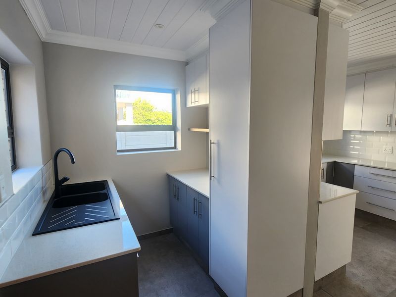 Stylish 3-Bedroom Duet – unit B, Dana Bay - Photo 7