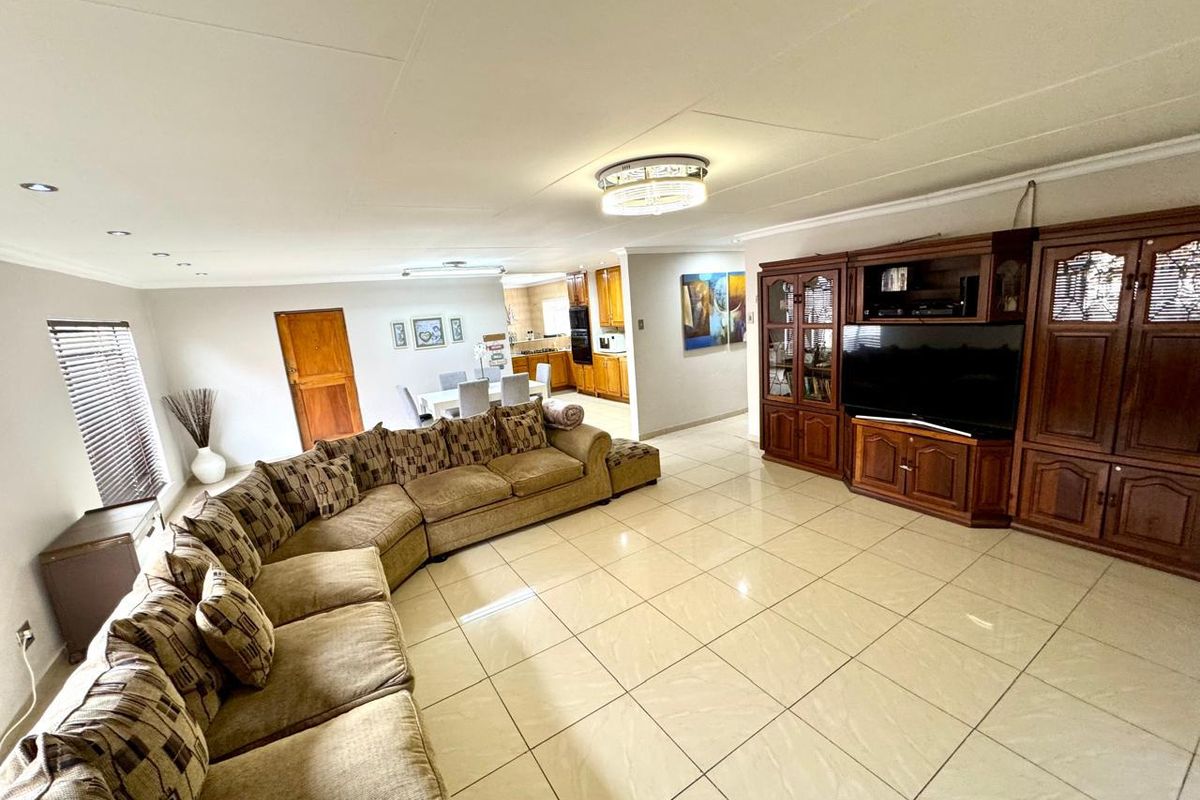 Entertainer's detail!  A property not to be missed, ideal for the whole family - Photo 4