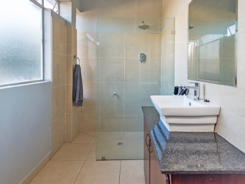 Spacious Stand | Income-Generating Flats | Prime Location - Photo 9