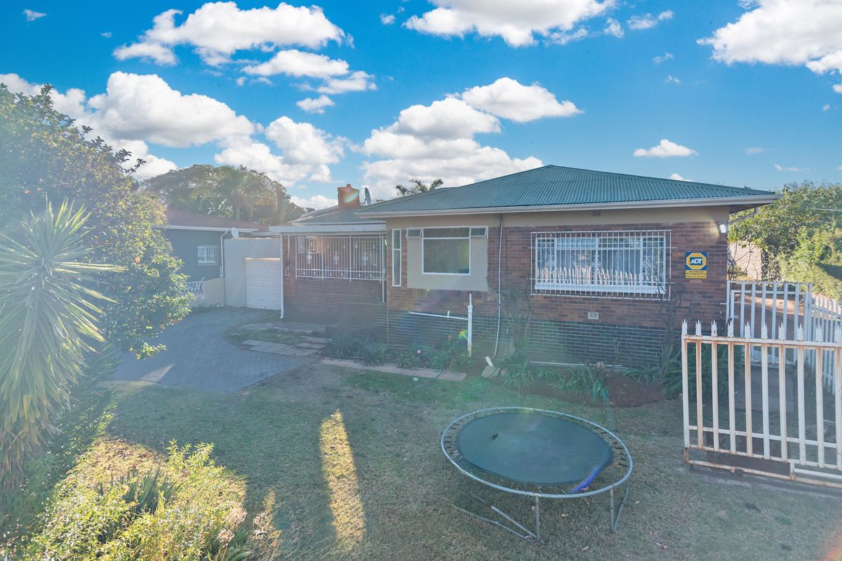 Spacious Stand | Income-Generating Flats | Prime Location - Photo 2