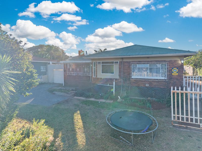 Spacious Stand | Income-Generating Flats | Prime Location - Photo 2