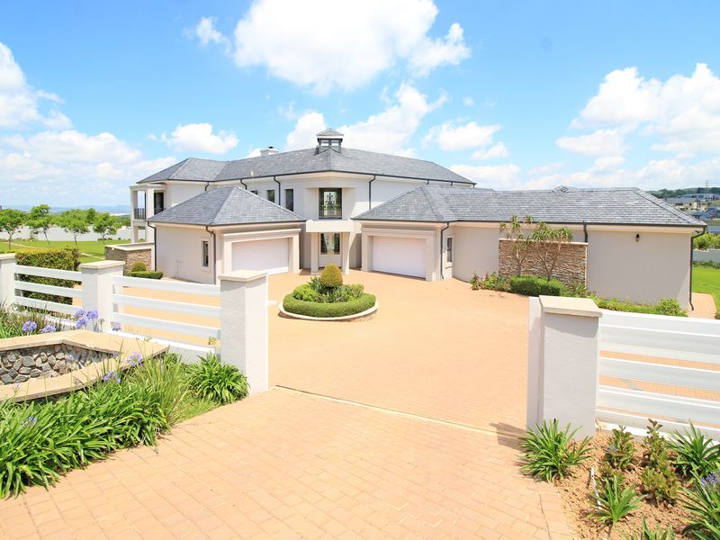 Opulent 5-Bedroom Estate with Expansive Gardens, Resort-Style Pool, Private Cinema, and Gym. - Photo 3