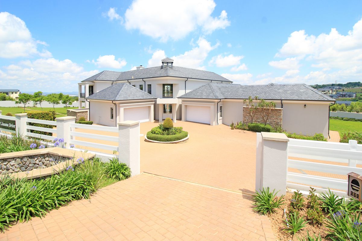 Opulent 5-Bedroom Estate with Expansive Gardens, Resort-Style Pool, Private Cinema, and Gym. - Photo 3