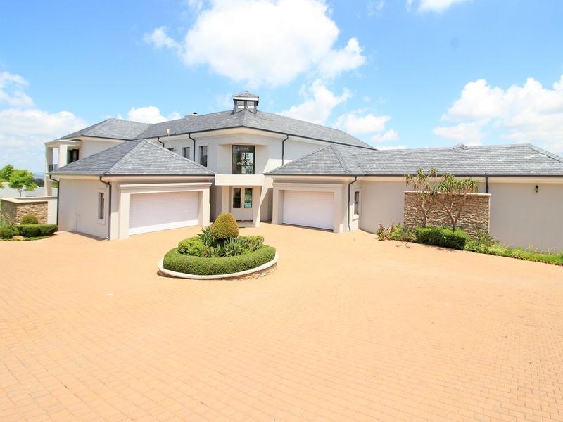 Opulent 5-Bedroom Estate with Expansive Gardens, Resort-Style Pool, Private Cinema, and Gym. - Photo 2