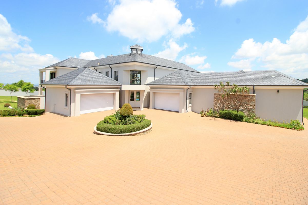Opulent 5-Bedroom Estate with Expansive Gardens, Resort-Style Pool, Private Cinema, and Gym. - Photo 2
