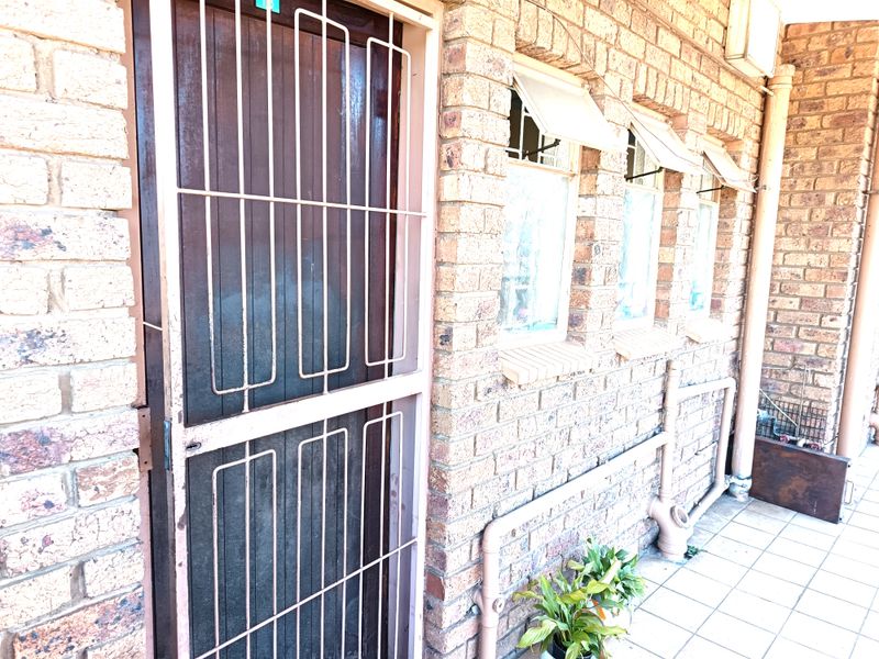Prime CBD Corner Apartment – Perfect for First-Time Buyers or Investors - Photo 4
