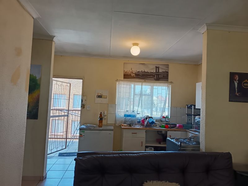 Prime CBD Corner Apartment – Perfect for First-Time Buyers or Investors - Photo 5