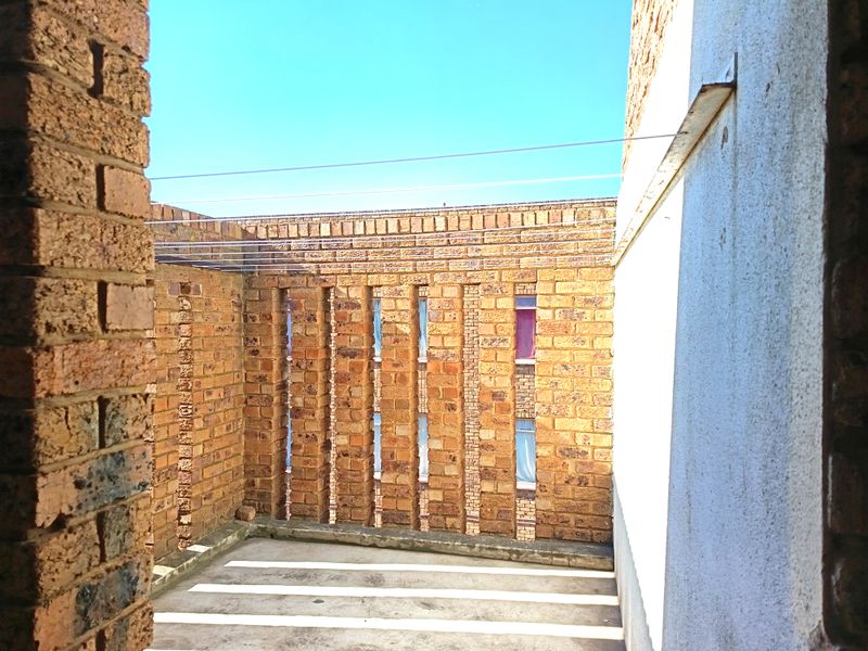 Prime CBD Corner Apartment – Perfect for First-Time Buyers or Investors - Photo 9