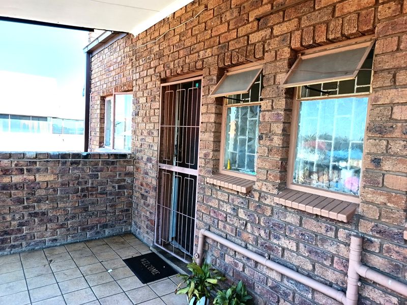 Prime CBD Corner Apartment – Perfect for First-Time Buyers or Investors - Photo 2