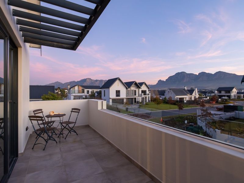 Sophisticated Sanctuary | Courtyard Living Villa with Mountain Views - Photo 10