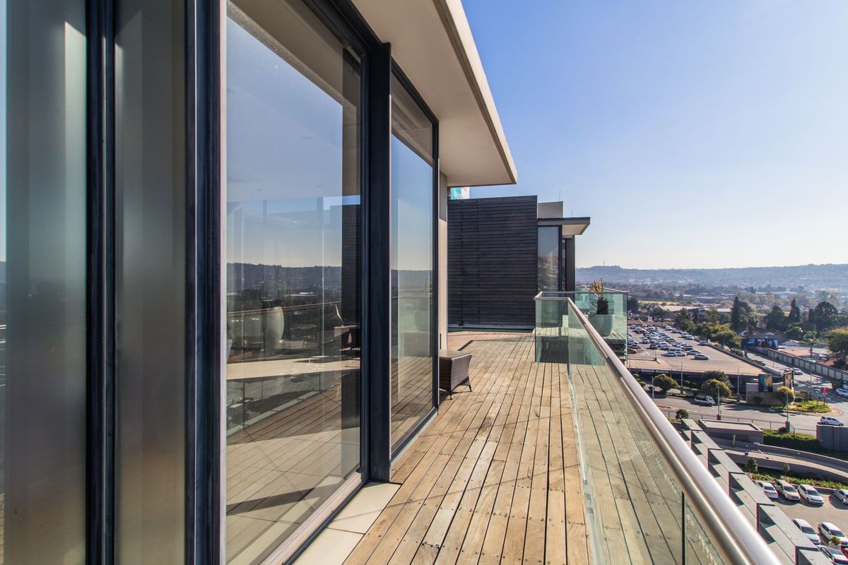 The Sky's the Limit. Fully furnished Penthouse. Come view on Friday 13th March 2026 - Photo 4