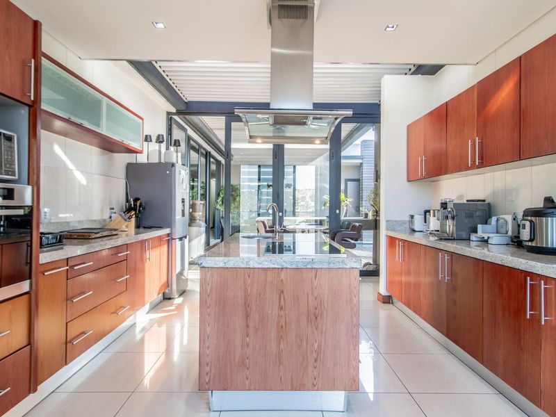 The Sky's the Limit. Fully furnished Penthouse. Come view on Friday 13th March 2026 - Photo 7