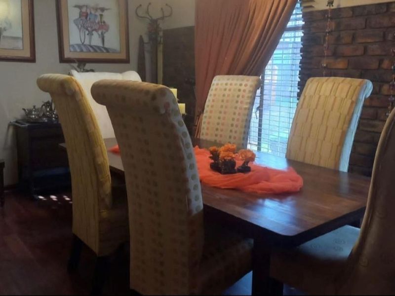 Entertainers’ Dream – Spacious Family Home in Petersfield Extension, Springs - Photo 9