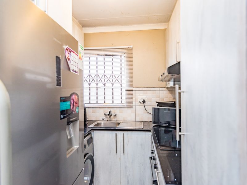 Charming 2-Bedroom Home in Fleurhof Ext. 7 - Photo 6
