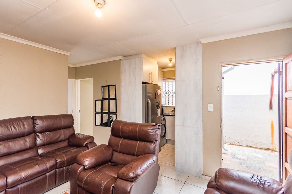 Charming 2-Bedroom Home in Fleurhof Ext. 7 - Photo 5