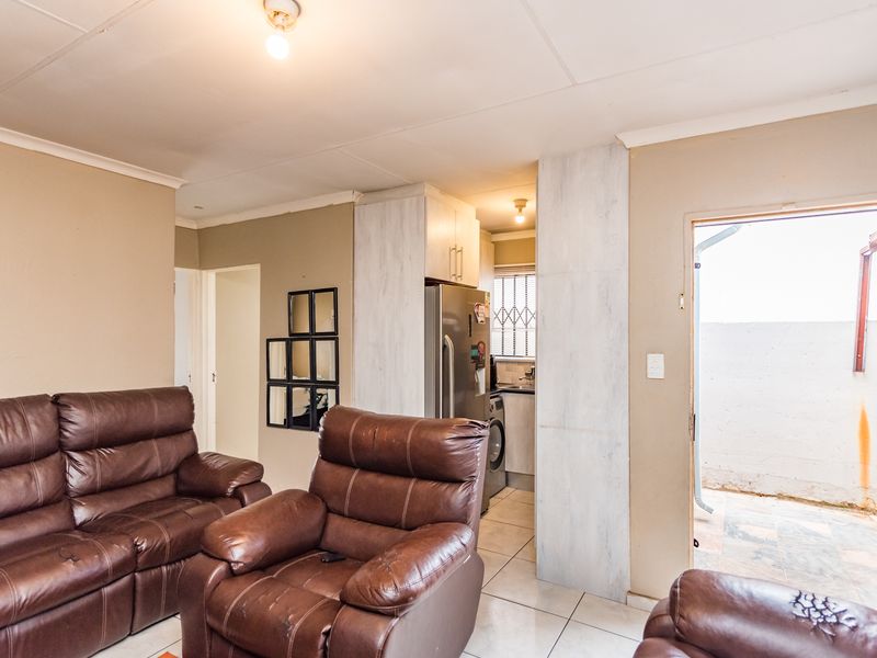 Charming 2-Bedroom Home in Fleurhof Ext. 7 - Photo 5