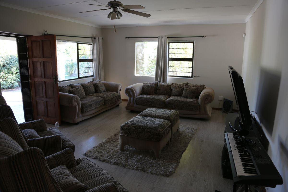 Family Comfort in Dorchester Heights - Photo 2