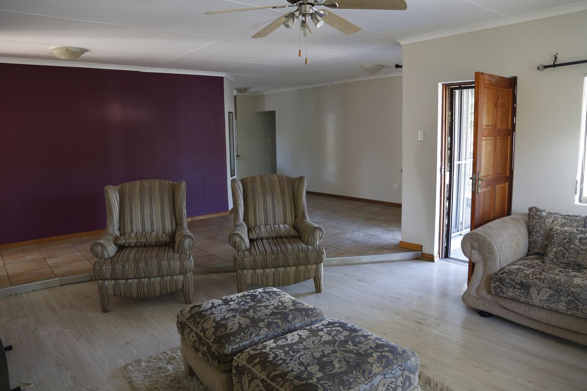 Family Comfort in Dorchester Heights - Photo 3