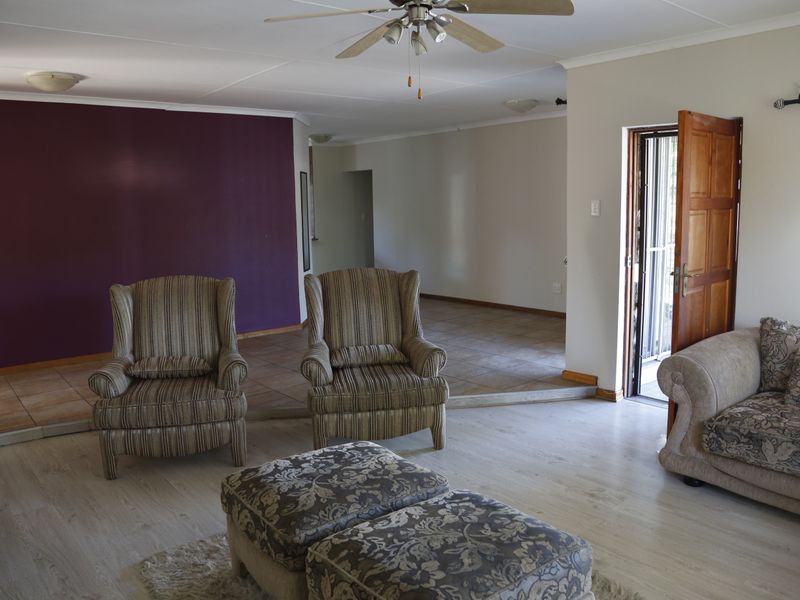 Family Comfort in Dorchester Heights - Photo 3