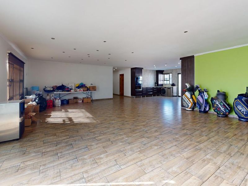 Spacious 4-Bedroom Family Home with Pool & Entertainment Area in Sought-After Parkrand Enclave - Photo 7