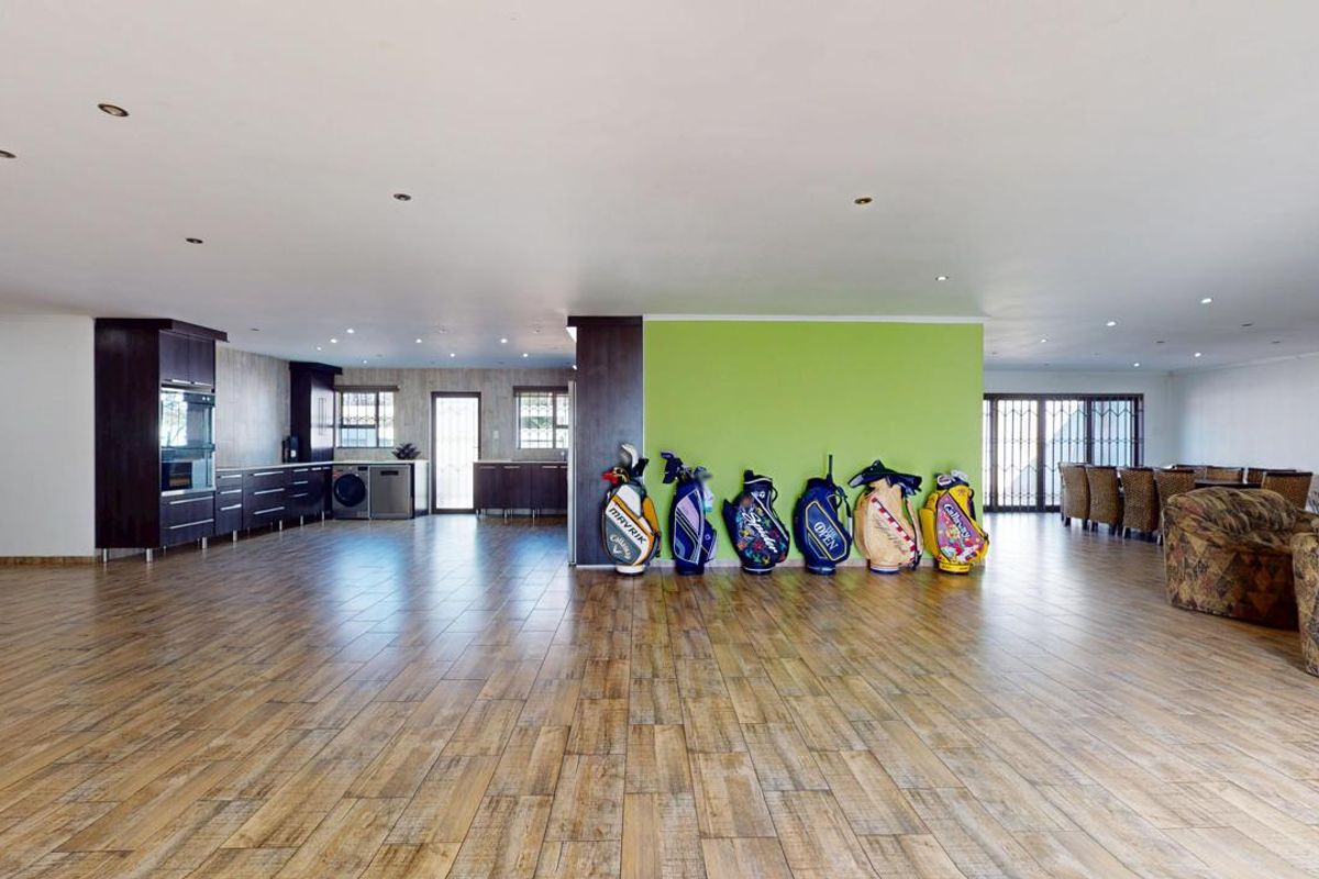 Spacious 4-Bedroom Family Home with Pool & Entertainment Area in Sought-After Parkrand Enclave - Photo 4