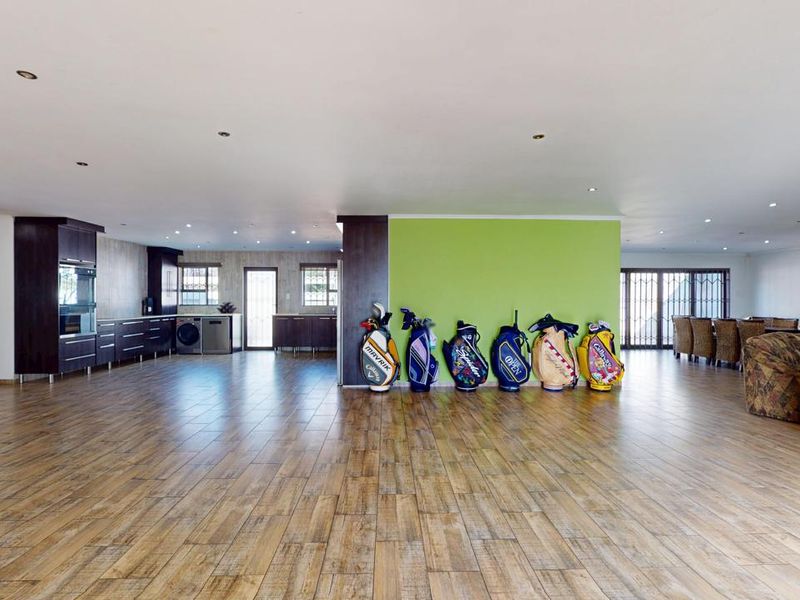 Spacious 4-Bedroom Family Home with Pool & Entertainment Area in Sought-After Parkrand Enclave - Photo 4