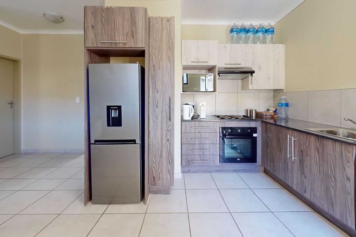 Modern 2-Bedroom Unit in Sought-After Kierland Skye - Photo 4