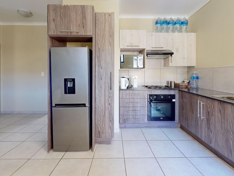 Modern 2-Bedroom Unit in Sought-After Kierland Skye - Photo 4