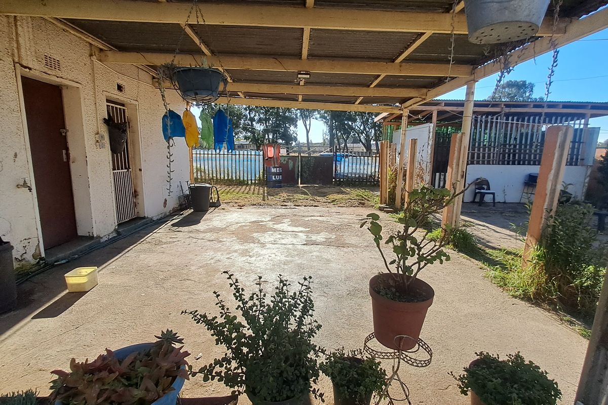 Spacious 5-Bedroom, 4-Bathroom Family Home for Sale in Grootvlei – Comfort and Space Combined! - Photo 2