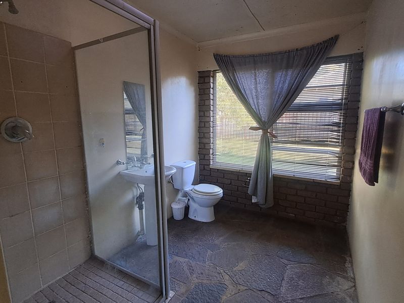 Spacious 5-Bedroom, 4-Bathroom Family Home for Sale in Grootvlei – Comfort and Space Combined! - Photo 9