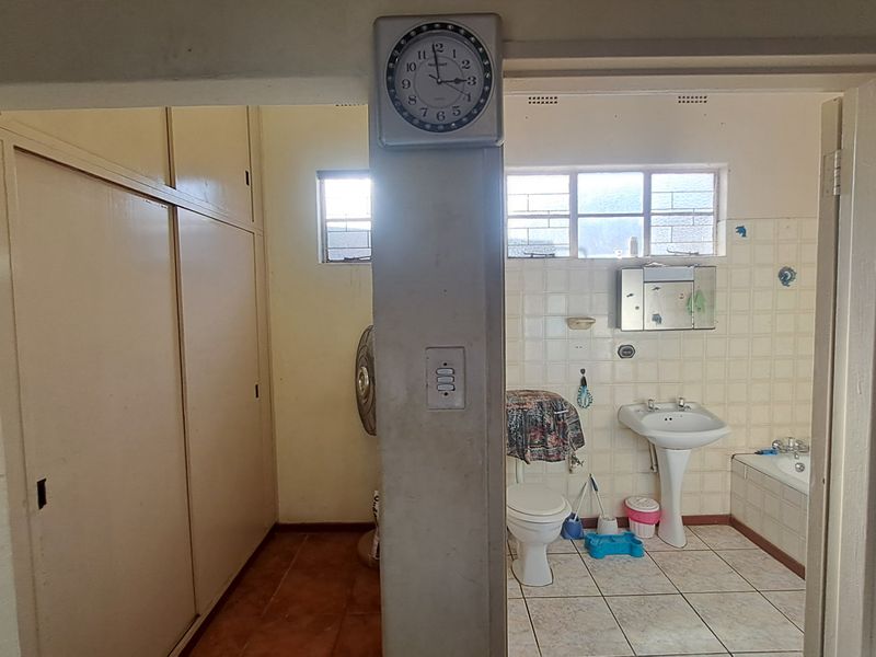 Spacious 5-Bedroom, 4-Bathroom Family Home for Sale in Grootvlei – Comfort and Space Combined! - Photo 5