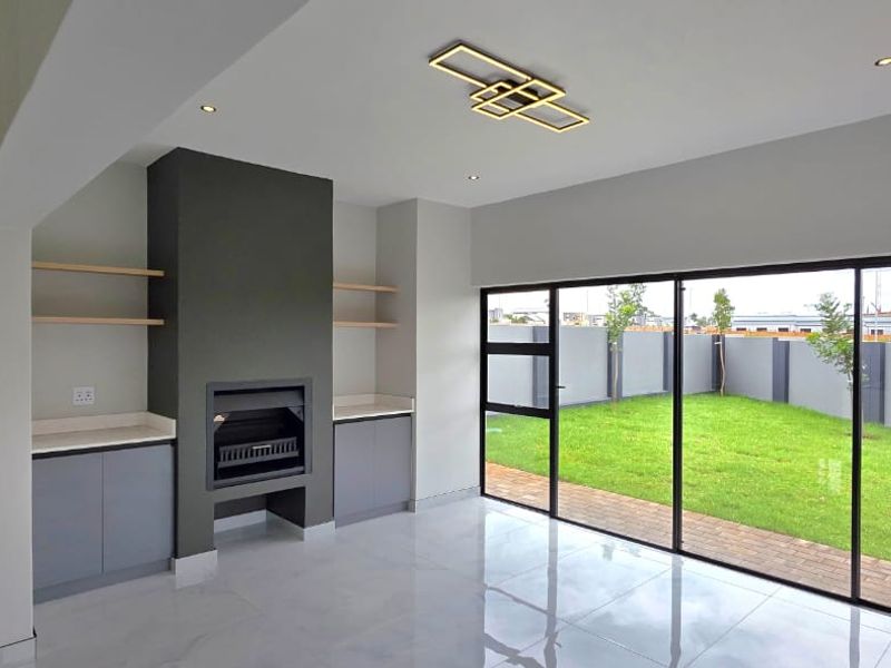 Spacious 4-Bedroom Family Home with Boma & Staff Quarters in Fountainbrook Estate - Photo 3