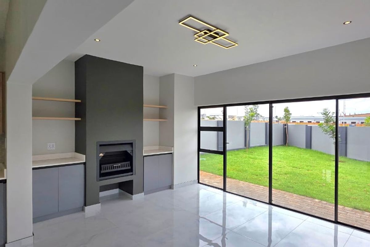 Spacious 4-Bedroom Family Home with Boma & Staff Quarters in Fountainbrook Estate - Photo 3